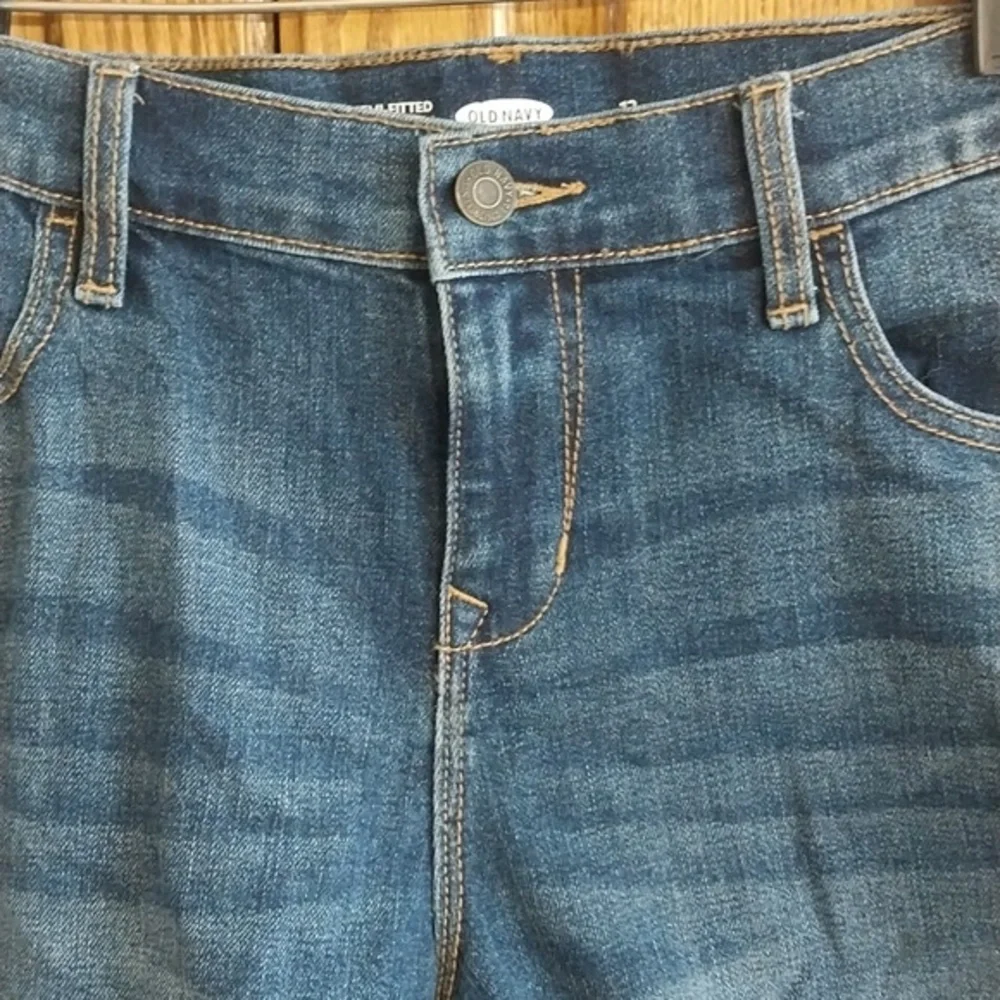 Old Navy NWT Women's Semi-Fitted Cuffed Denim Jean Shorts Size 12 Med‎ Blue Wash